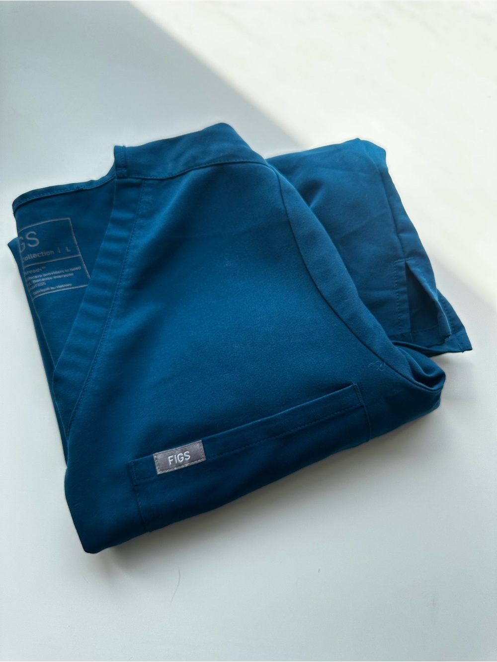 Figs Dark Teal One Pocket V-Neck Medical Scrub Top only worn 2x in a office